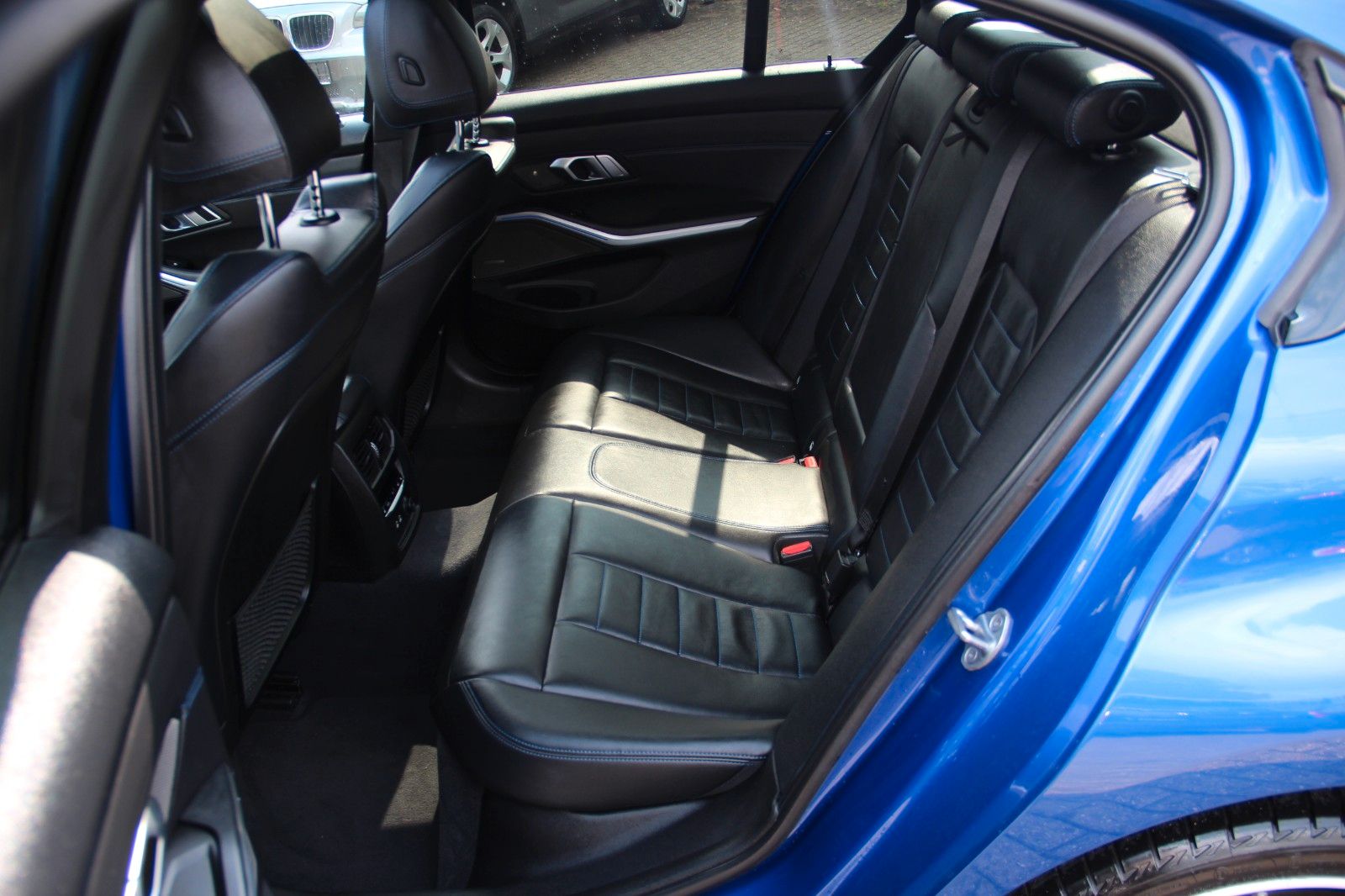 BMW 330 i Lim M Sport Shadow - Samsaru's Car Outlet