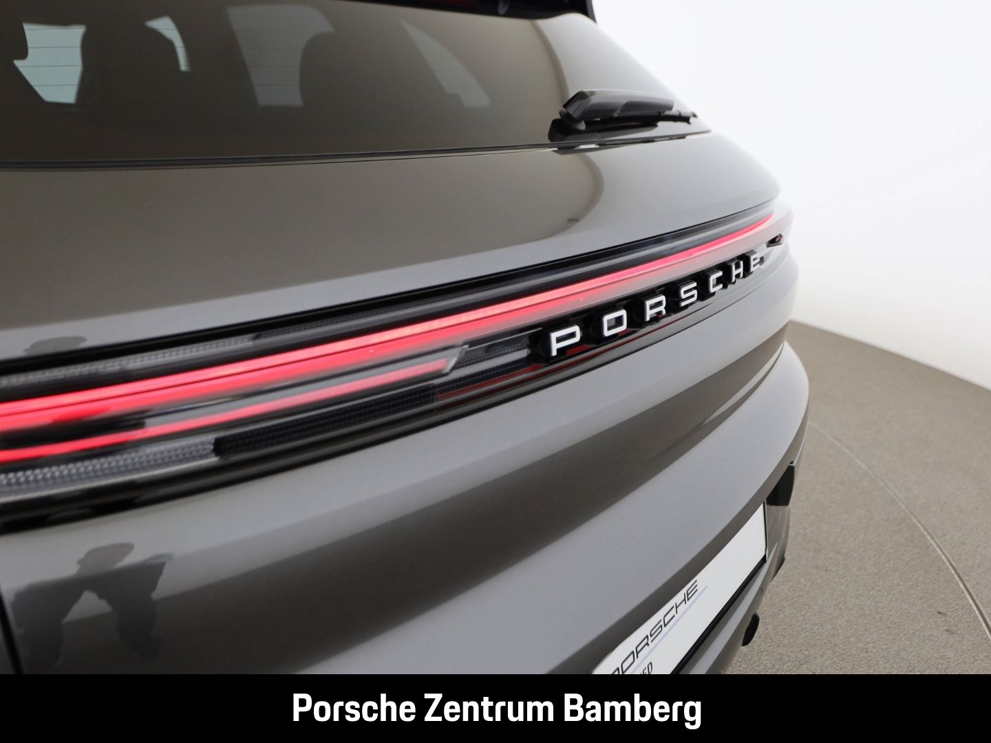 Porsche Cayenne E-Hybrid/ PDCC/ InnoDrive/ HUD/ Massage
