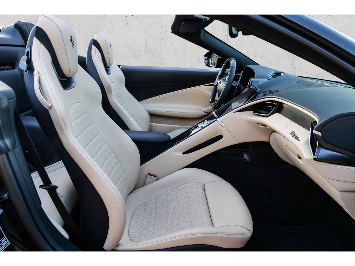 Ferrari Roma Spider - Samsaru's Car Outlet