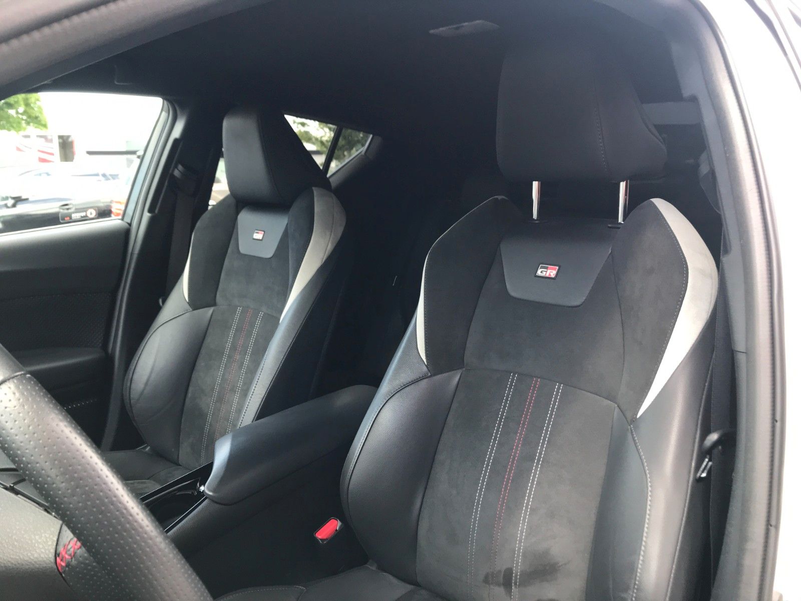 Toyota C-HR 2.0L Hybrid GR Sport - Samsaru's Car Outlet