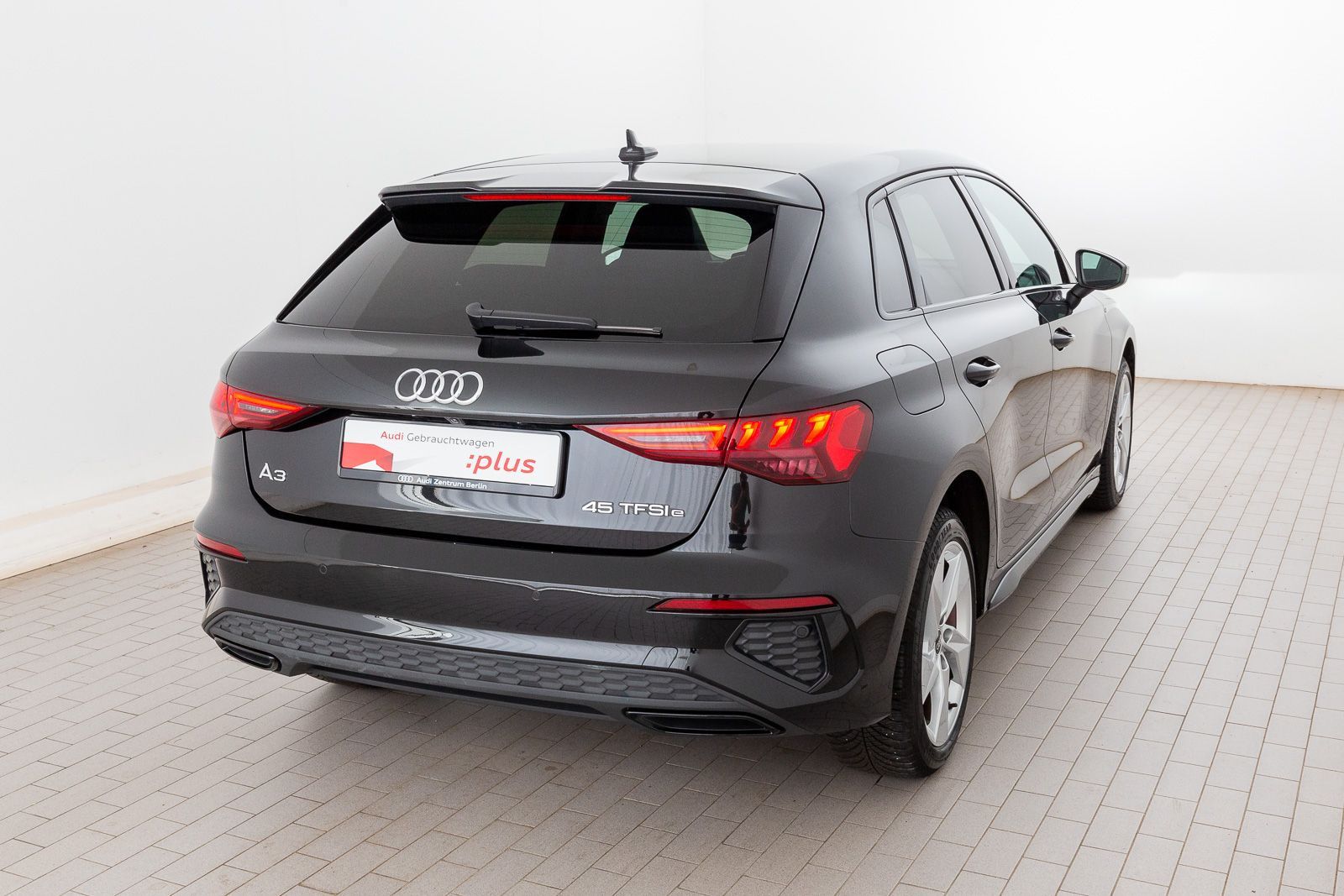 Audi A3 Sportback TFSI e S line - Samsaru's Car Outlet