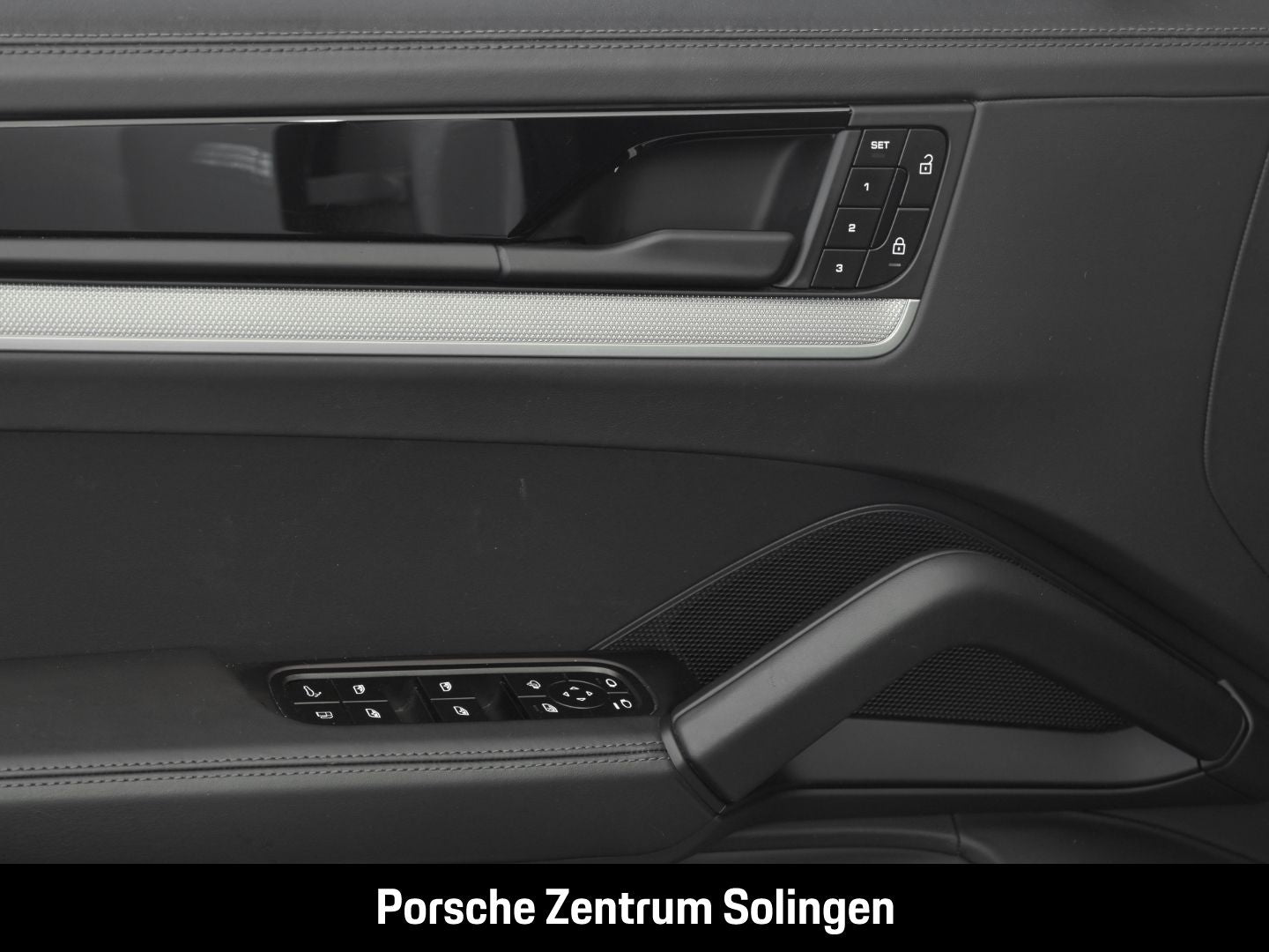 Porsche Cayenne E-Hybrid Coupe 22'' AGA HEADUP SPORT DES