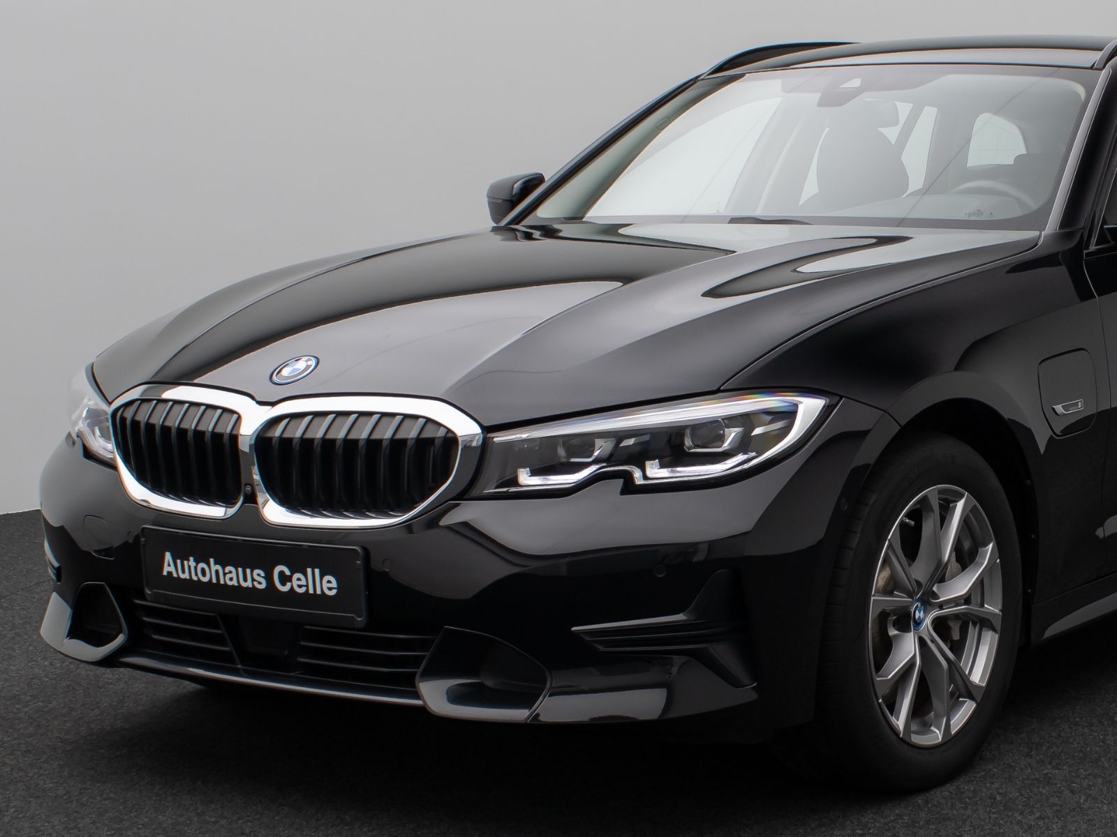 BMW 330e xD Sport Line 360°DAB Stop&Go LED Alarm AHK