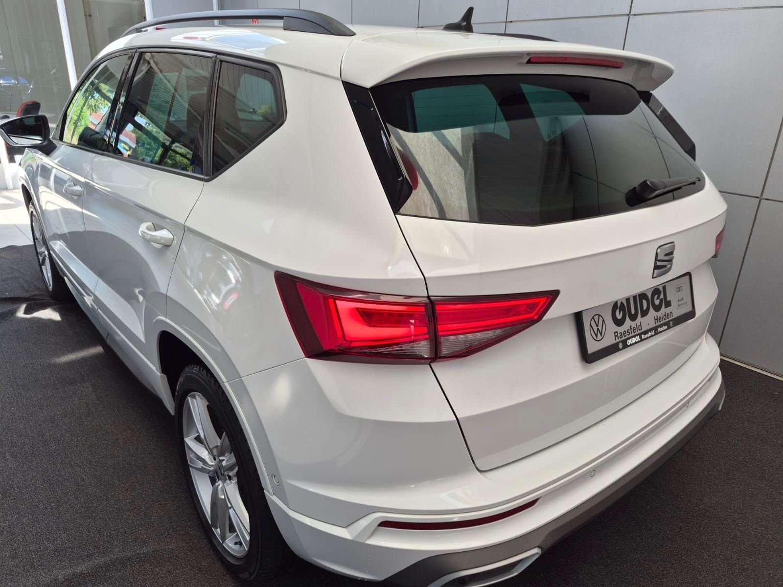 Seat Ateca FR 2.0 TDI DSG AHK Beats Kamera ACC SideA.
