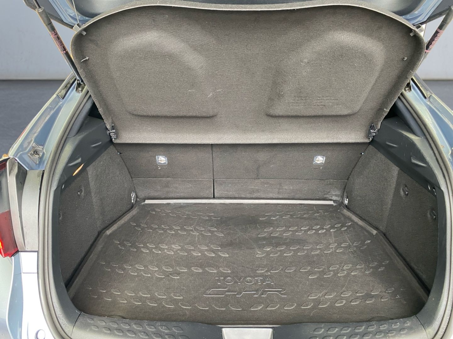 Toyota C-HR 2.0 Hybrid - Samsaru's Car Outlet