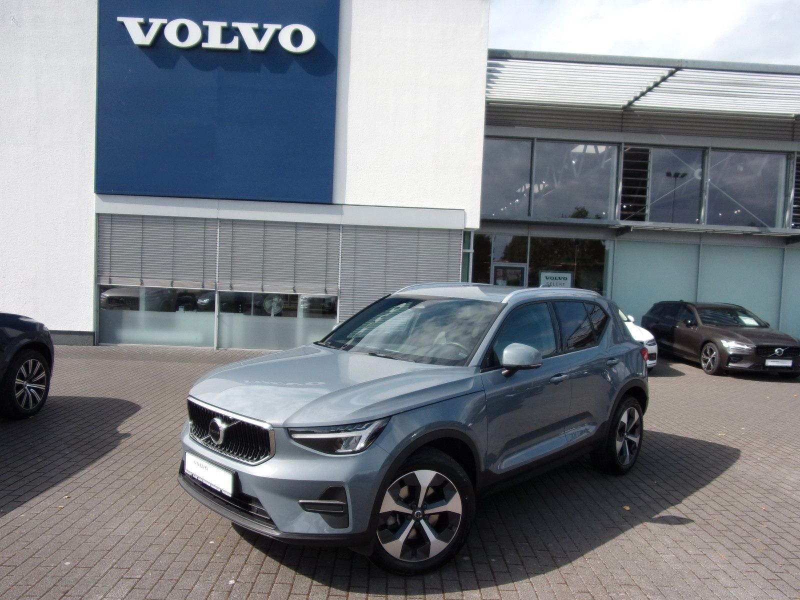 Volvo XC 40 B3 Core 2WD - Samsaru's Car Outlet