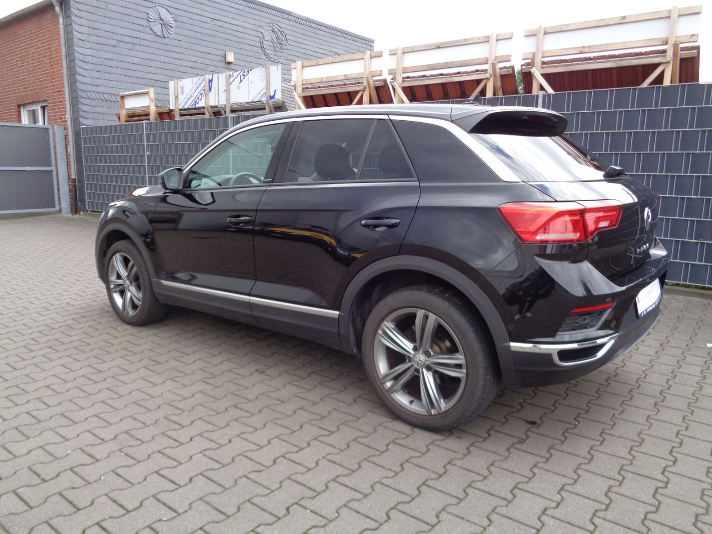 Volkswagen T-Roc 1.6 TDI IQ.DRIVE - Samsaru's Car Outlet