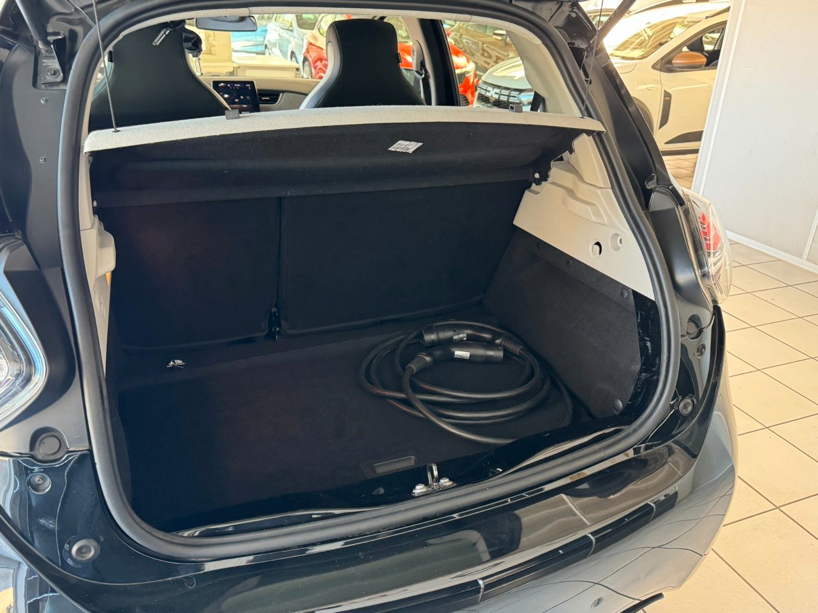 Renault ZOE Zoe Intens - Samsaru's Car Outlet
