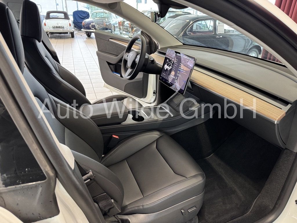 Tesla Model Y Basis RWD