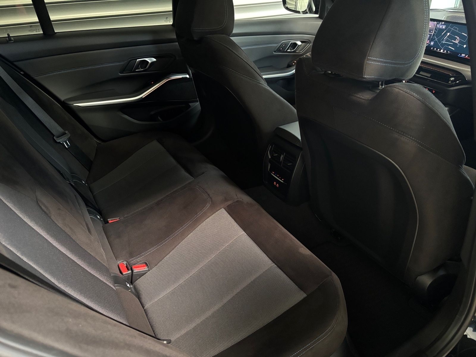 BMW 320i Touring M Sport -AHK/Pano/HeadUp/Innovation