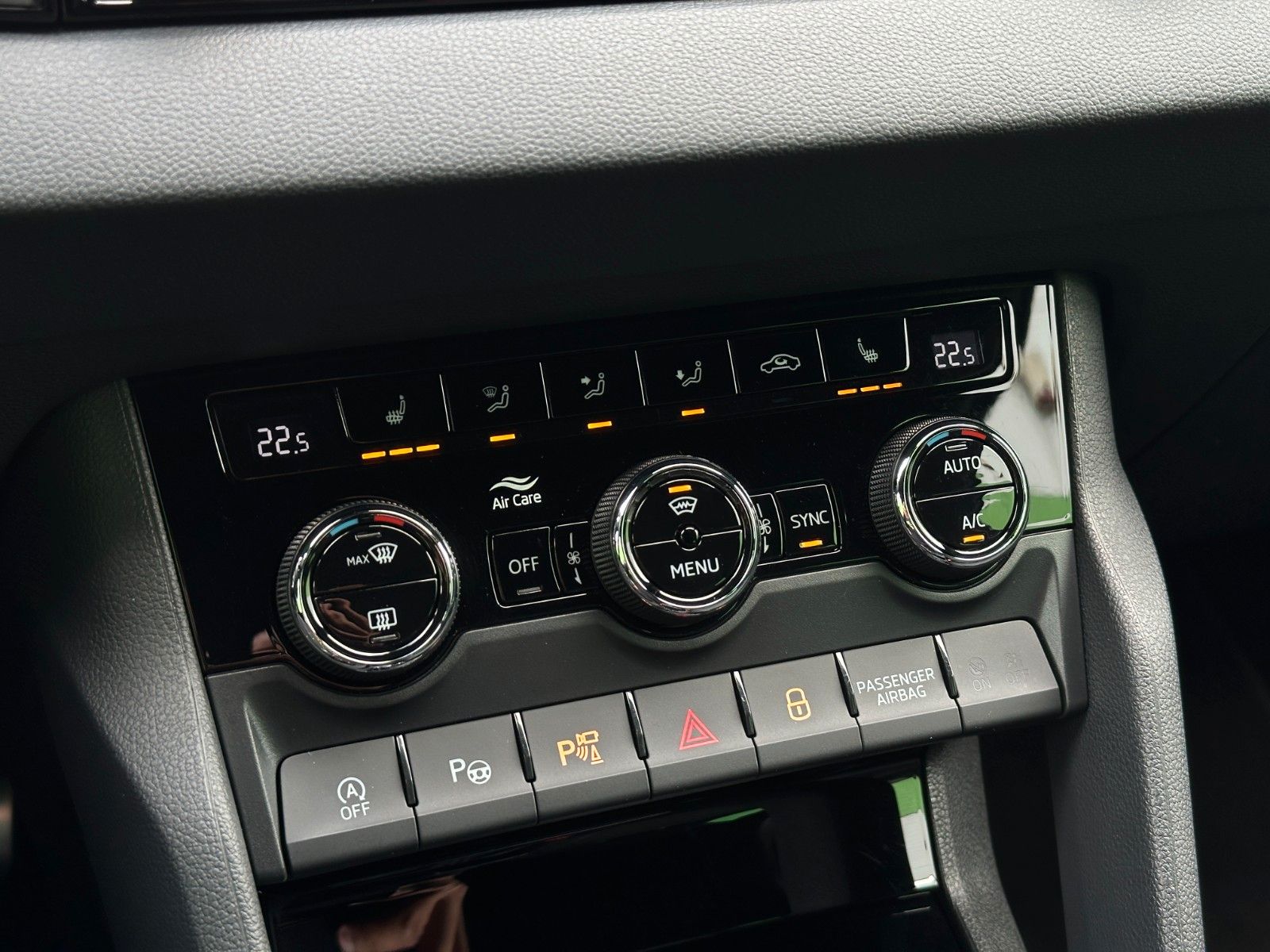 Skoda 2.0TDi 4x4 DSG Sportline AHK Side Assist LM19"