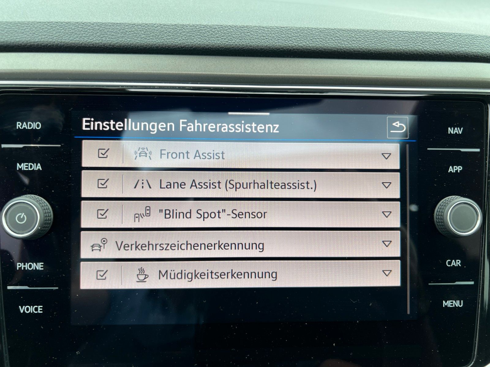 Volkswagen T-Roc Style 1.5TSi DSG R-Line - Samsaru's Car Outlet