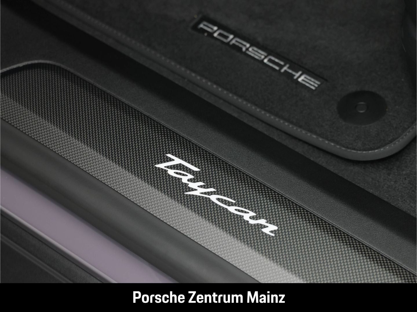 Porsche Taycan Sport Turismo UPE:154.000€,Beifahrerdispl