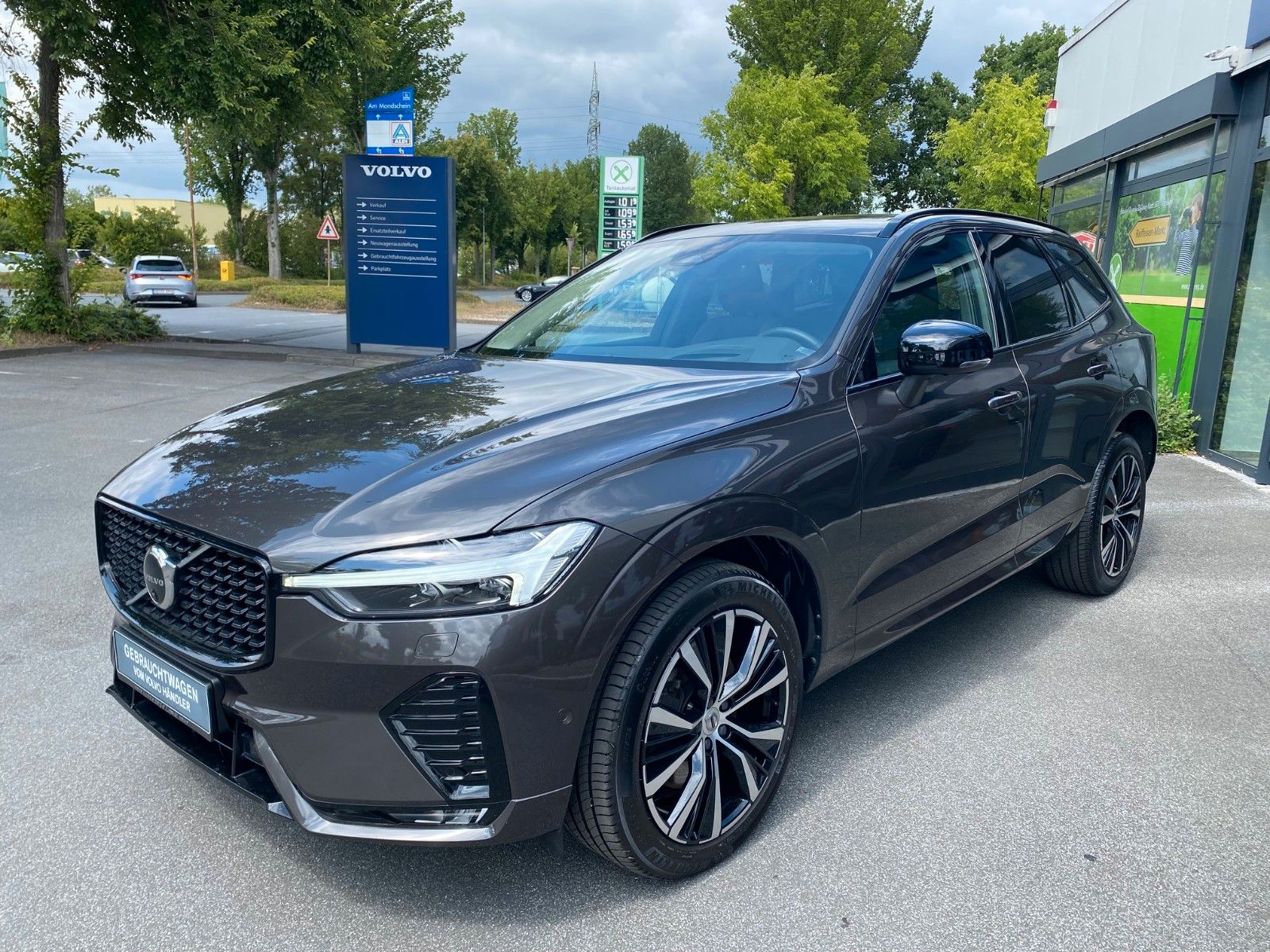 Volvo XC 60 B5 AWD Ultimate Dark - Samsaru's Car Outlet