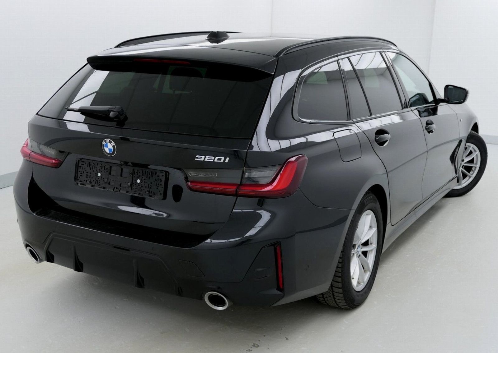 BMW 320i Touring M Sport Pano HUD AHK 360°Kam Memo