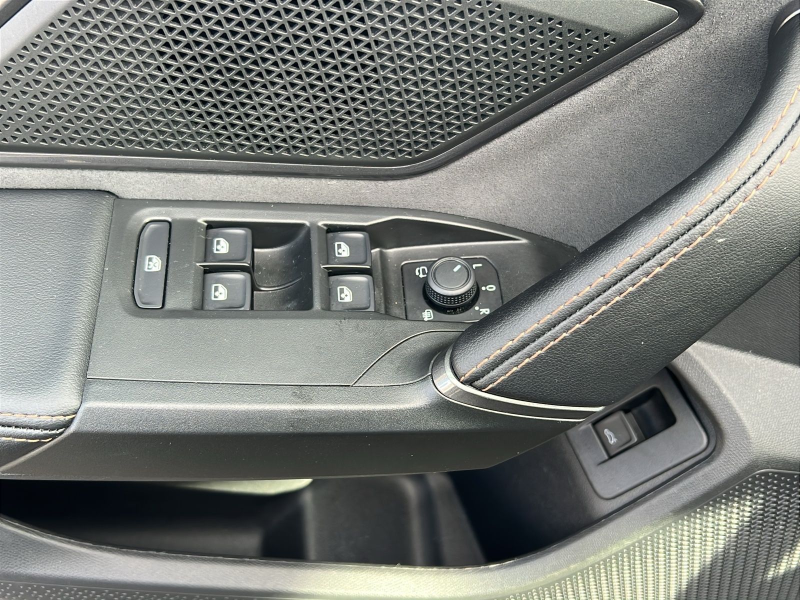 Cupra Formentor VZ 2.0 TSI LM19 PANO AHK SENNHEISER 36