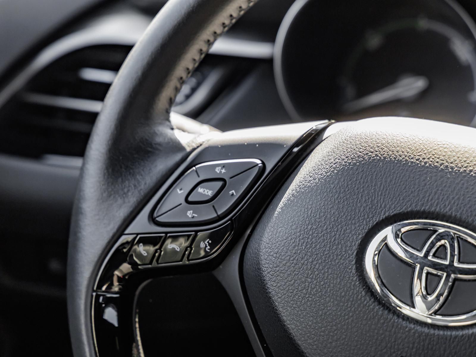 Toyota C-HR 2.0 Hybrid Lounge - Samsaru's Car Outlet