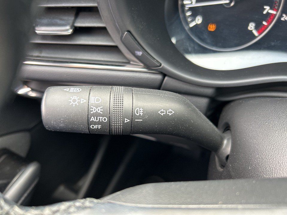 Mazda 3 2.0l "Selection" "NAVI" M Hybrid