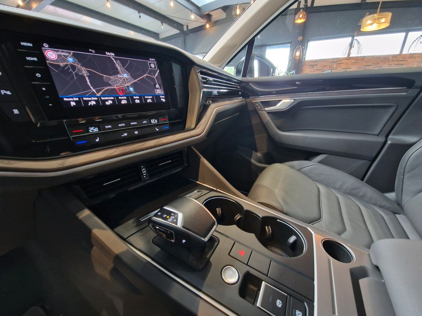 Volkswagen Touareg 3.0TDI Atmosphere 4Motion - Samsaru's Car Outlet