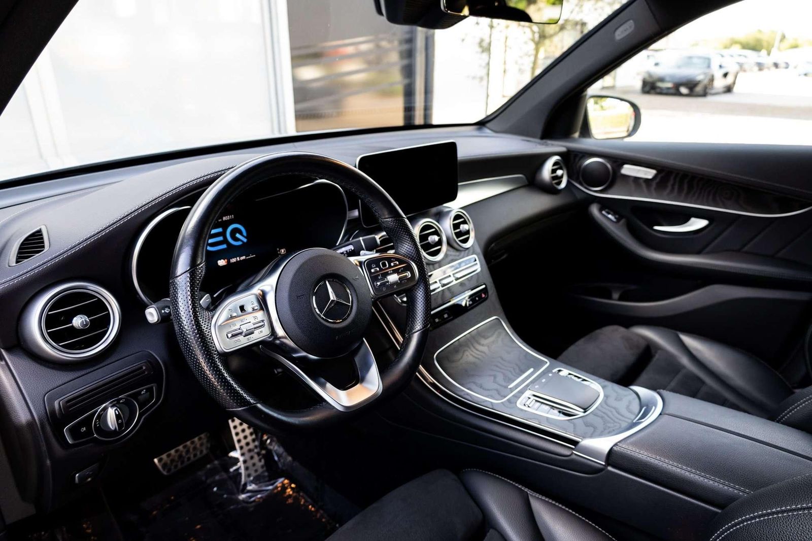 Mercedes-Benz GLC 300 e AMG Line - Samsaru's Car Outlet