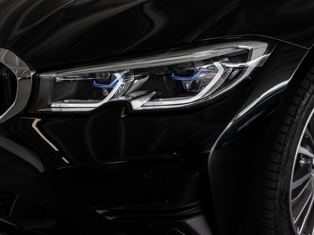 BMW 320i Touring Advantage - Samsaru's Car Outlet