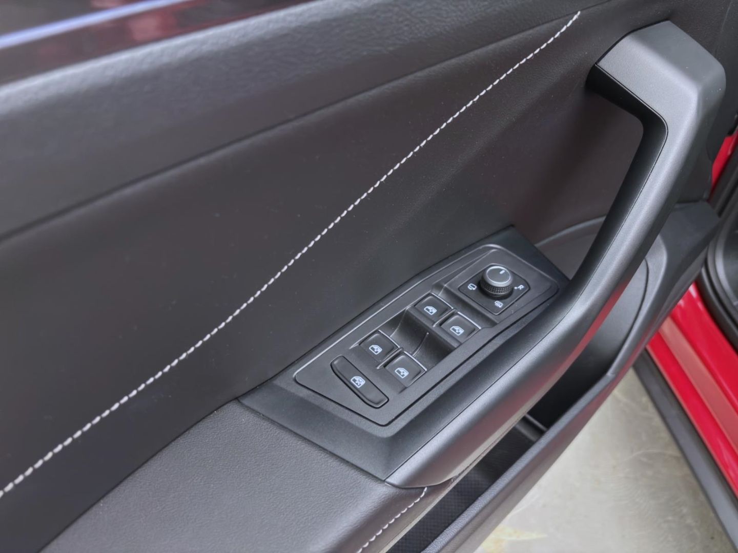Volkswagen T-Roc 1.0 TSI STYLE - Samsaru's Car Outlet