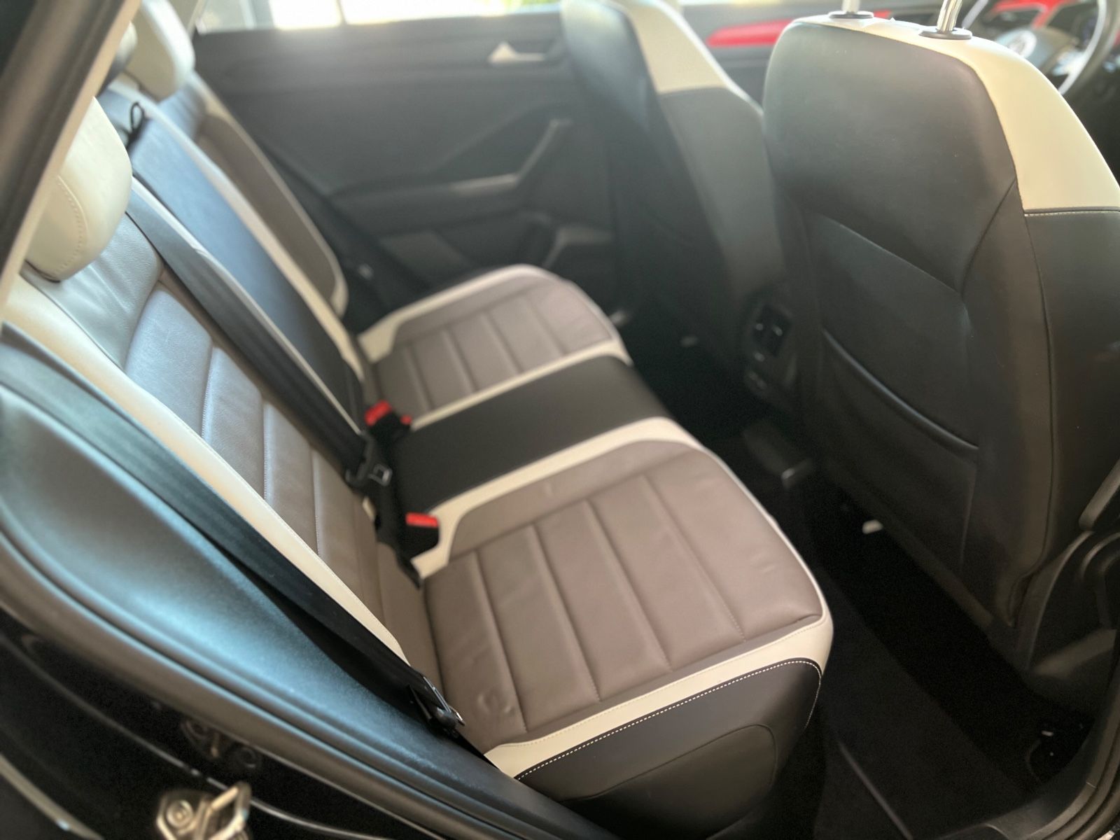 Volkswagen T-Roc 1.5 TSI Style - Samsaru's Car Outlet