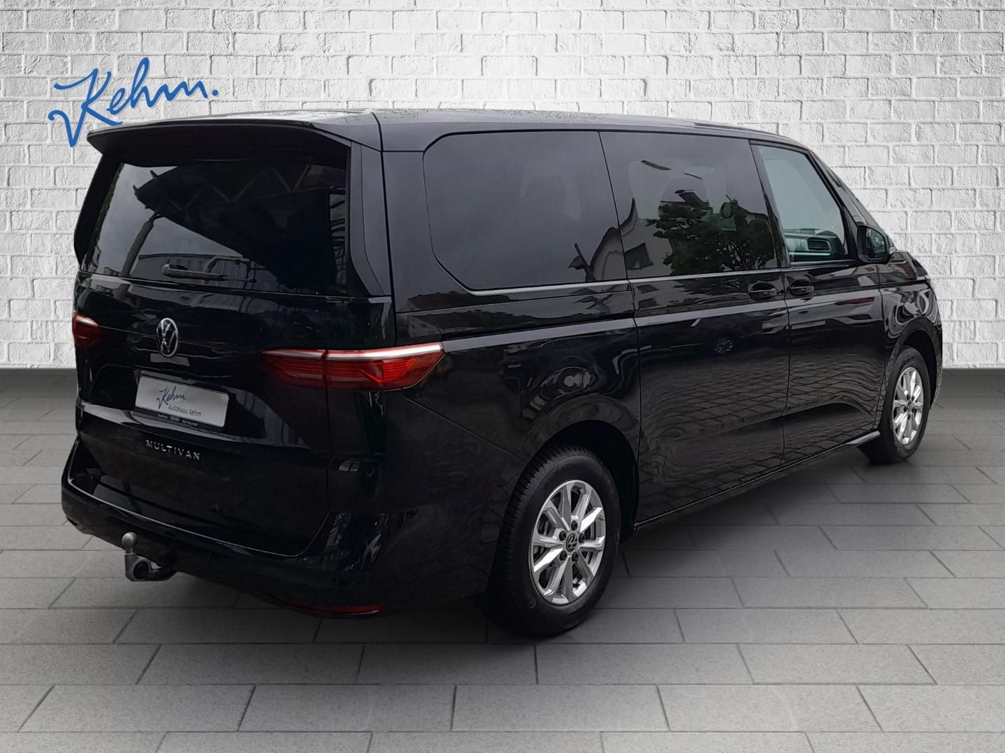 Volkswagen Multivan Life 2.0 TDI - Samsaru's Car Outlet