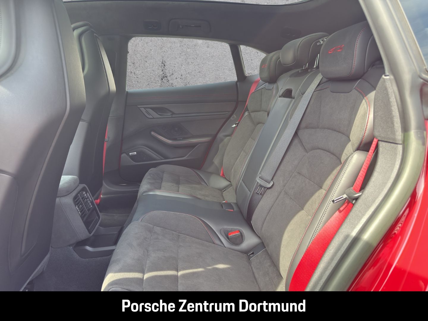 Porsche Taycan GTS Sport Turismo HA-Lenkung InnoDrive