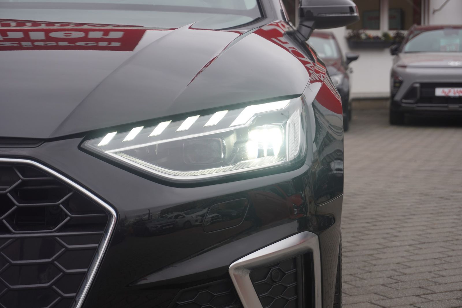Audi A4 35 2.0 TFSI Avant S-line - Samsaru's Car Outlet