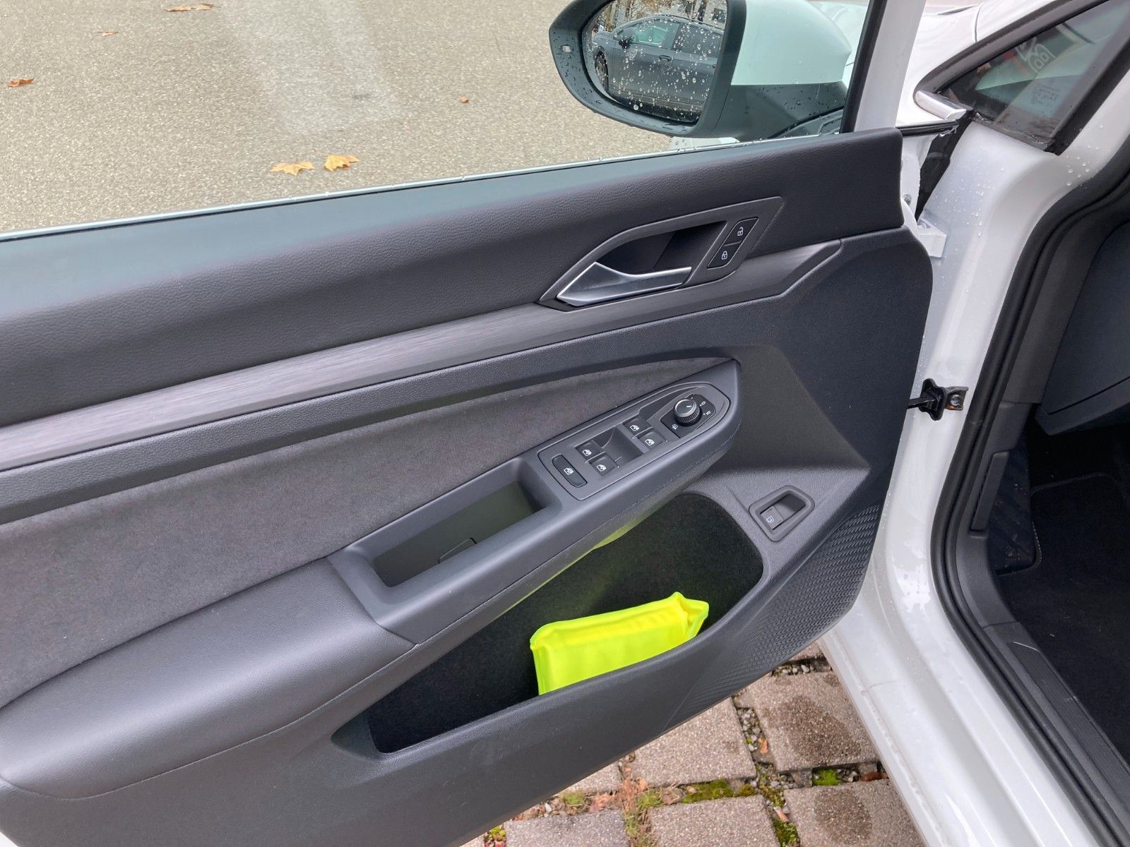 Volkswagen Golf VIII Lim. Style eHybrid - Samsaru's Car Outlet