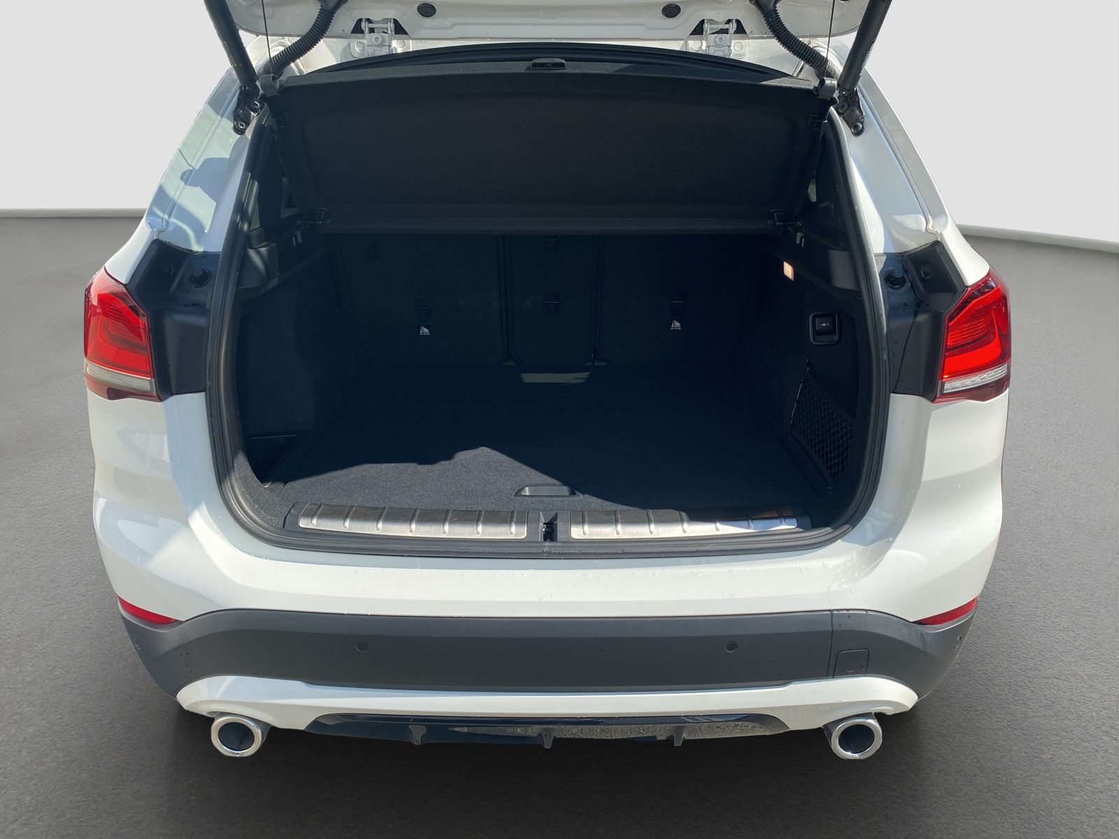 BMW X1 xDrive20d Sport Line - Samsaru's Car Outlet