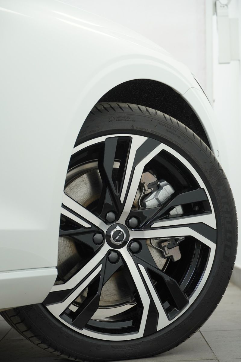 Volvo V60 Kombi Plus Bright Recharge Plug-In Hybrid AW