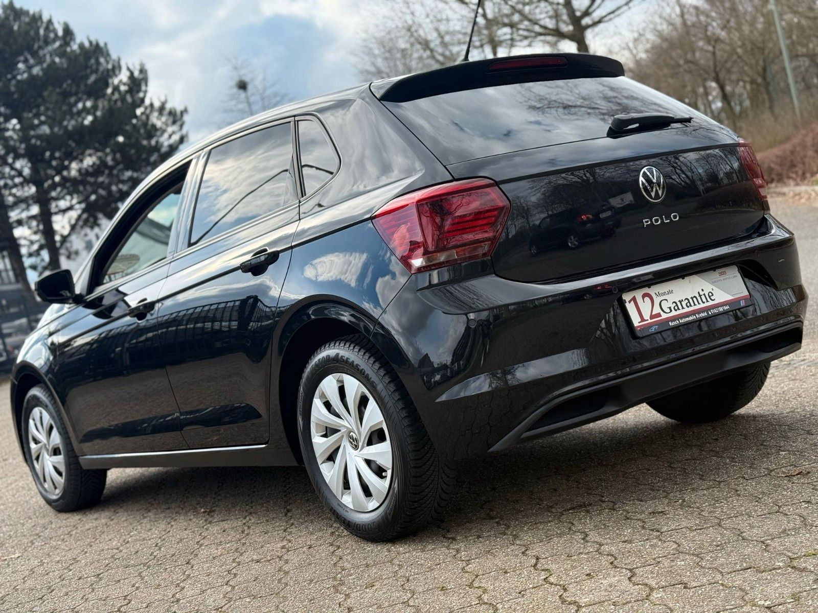 Volkswagen Polo VI Comfortline - Samsaru's Car Outlet