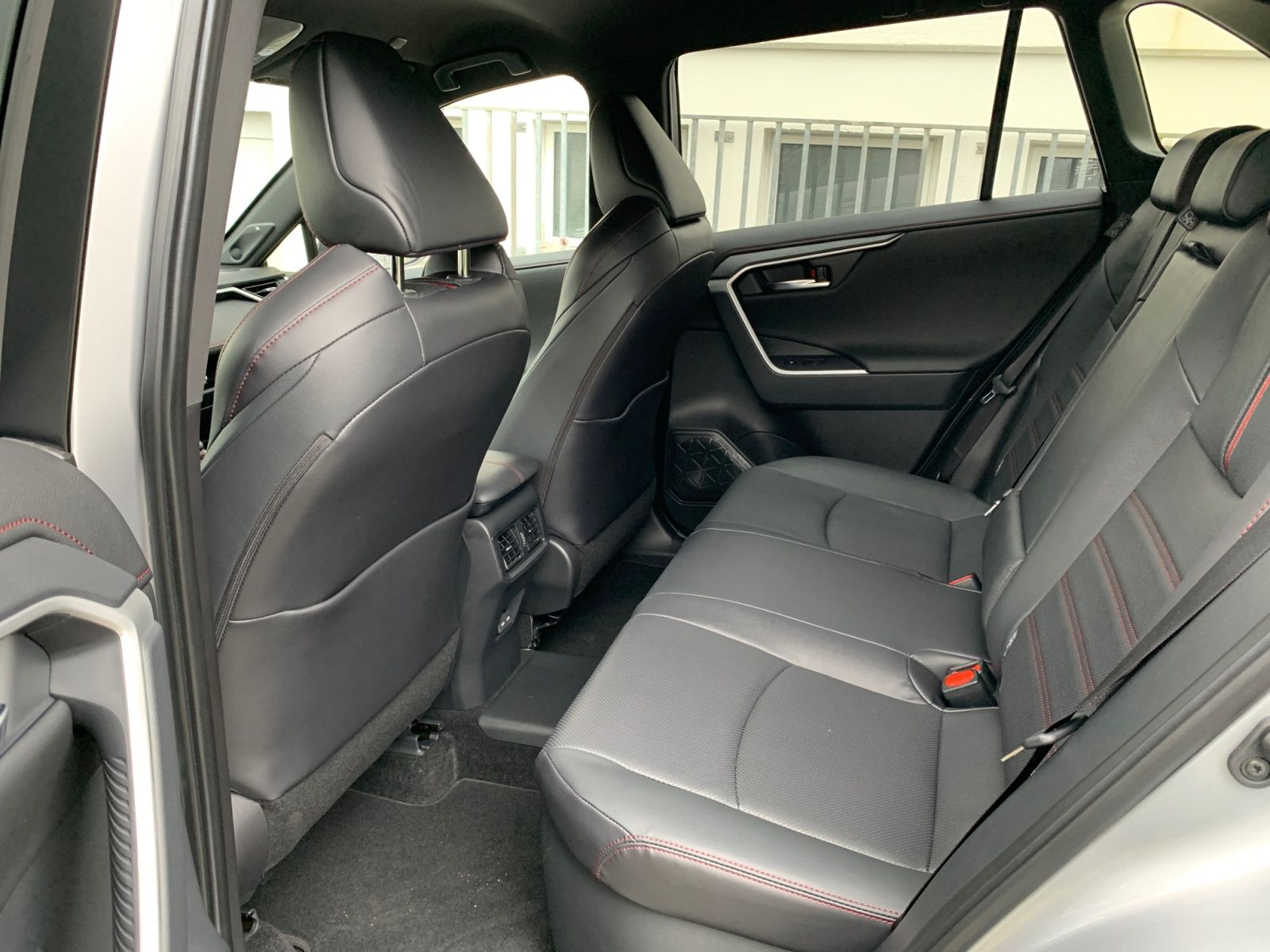 Toyota RAV4 Plug-in Hybrid Style - Samsaru's Car Outlet