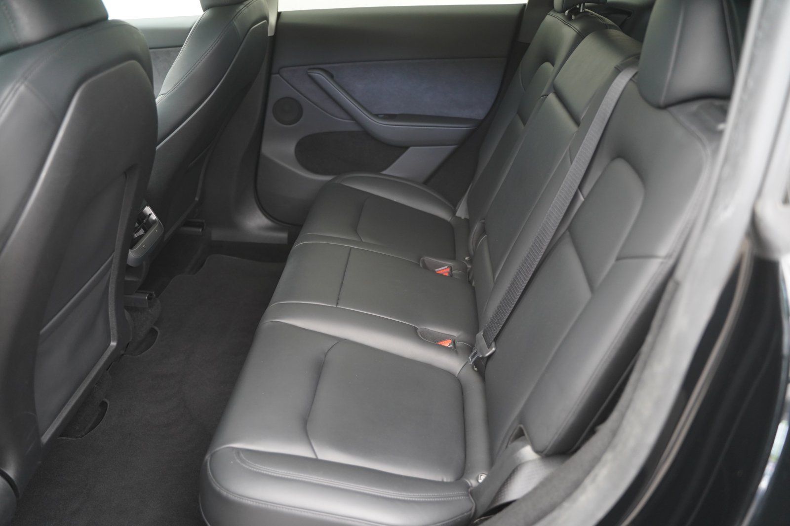 Tesla Model Y Long Range AWD *AHK*Mwst. ausweisbar*