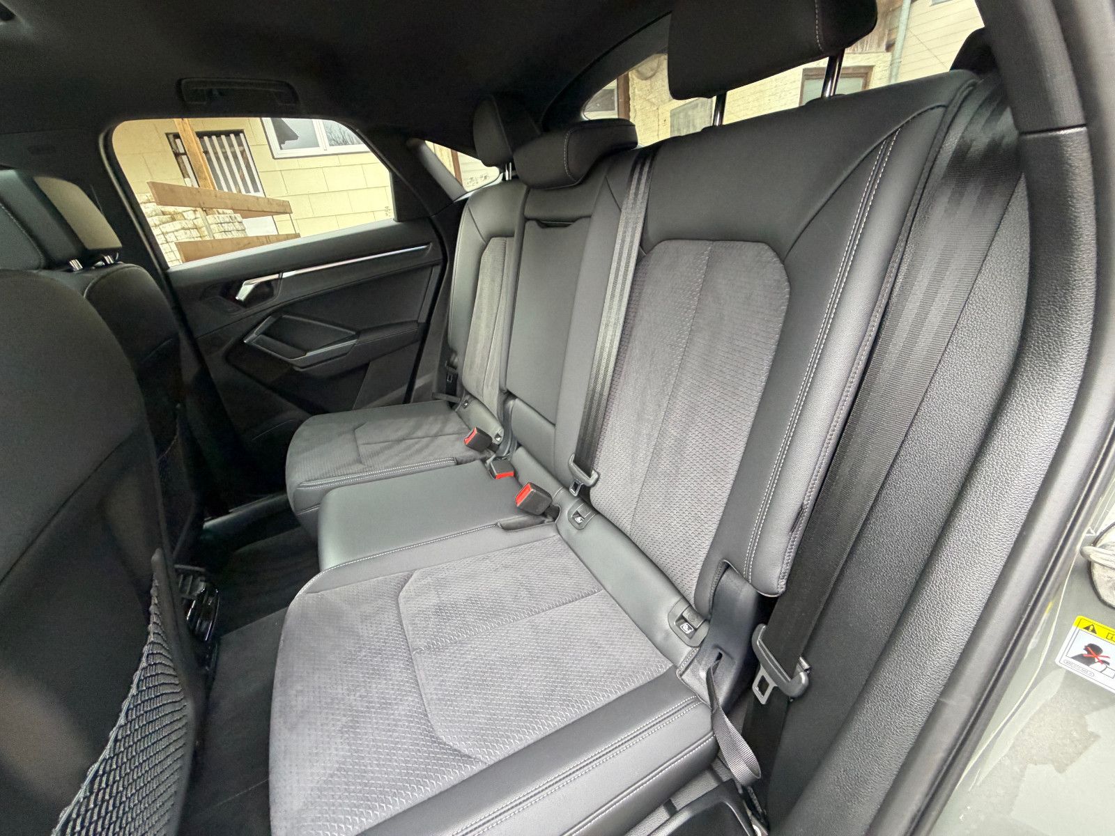 Audi Q3 Sportback 40 TFSI quattro S line, fast VOLL