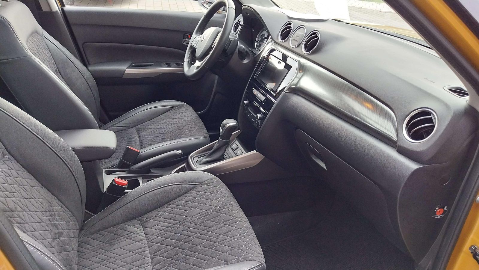 Suzuki Vitara 1.5 Dualjet Hybrid AGS Comfort+ - Samsaru's Car Outlet