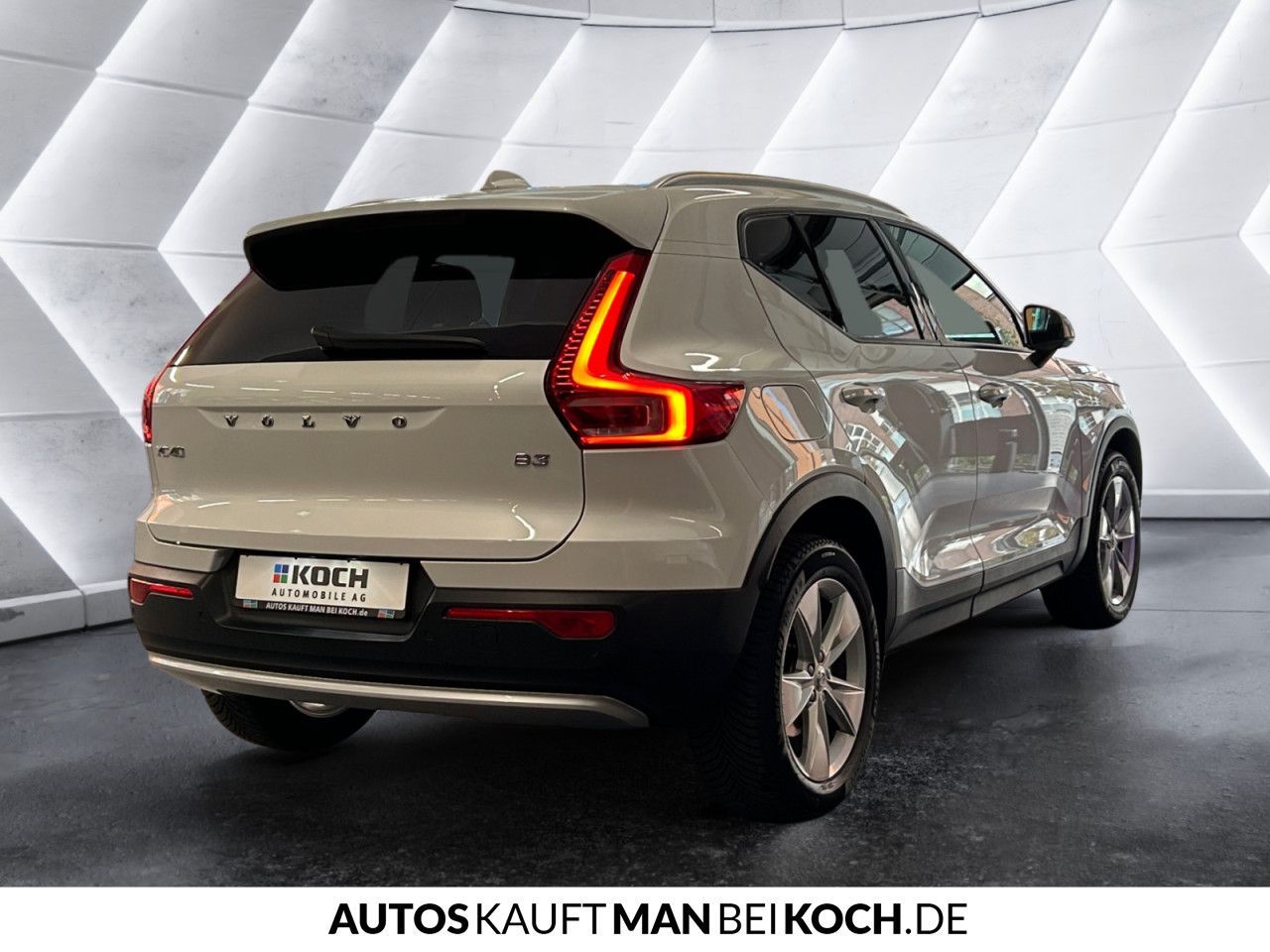 Volvo XC40 B3 DKG Core AHK LED SHZ/LHZ NAVI PDC/CAM!