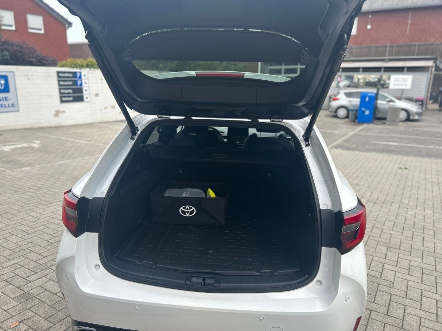 Toyota Corolla 2,0l Hybrid TS Teamplayer ACC NAVI LED S