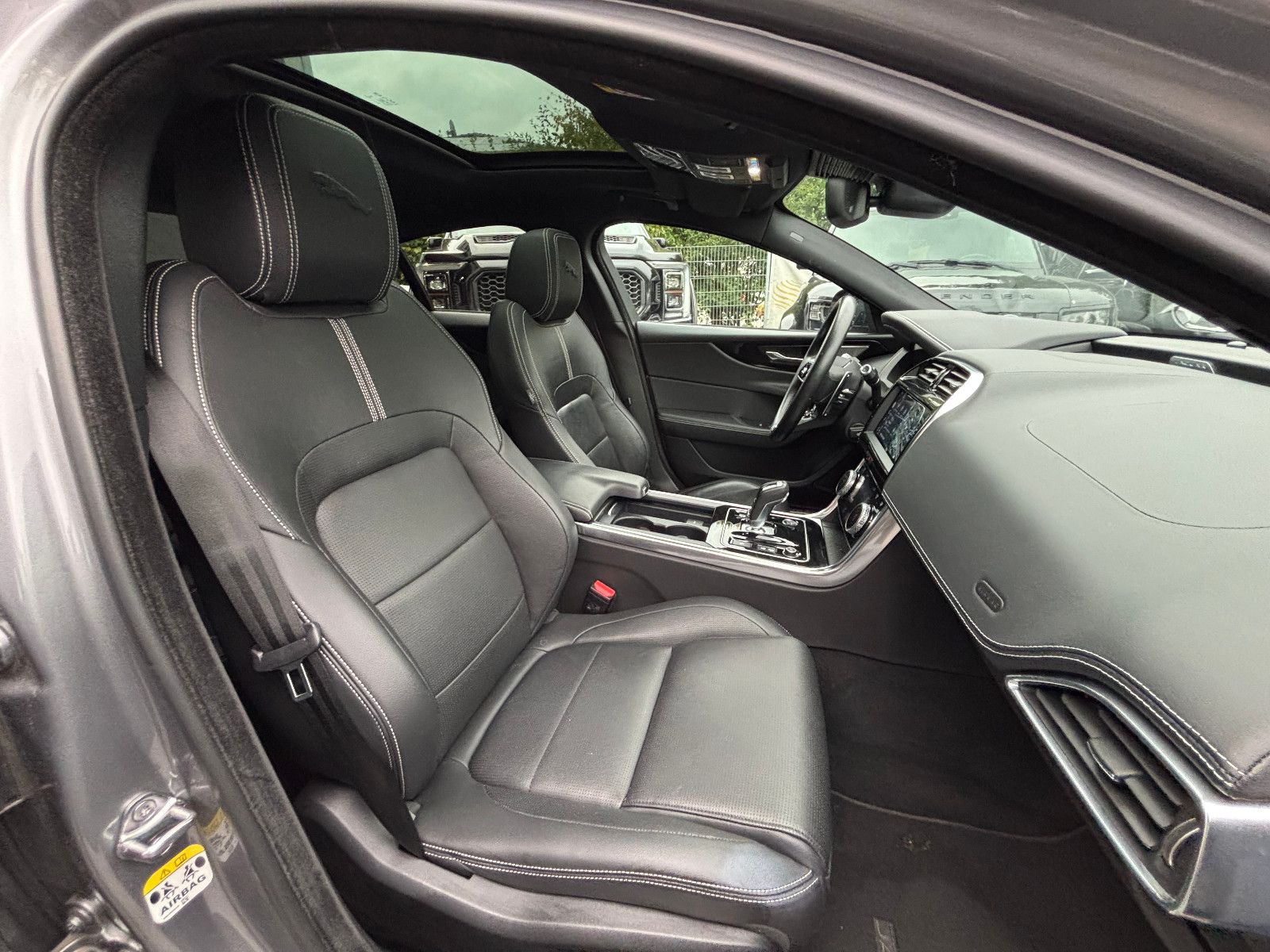 Jaguar XE R-Dynamic Black/360''KAM/PANO/EXCLUSIV/MERIDI