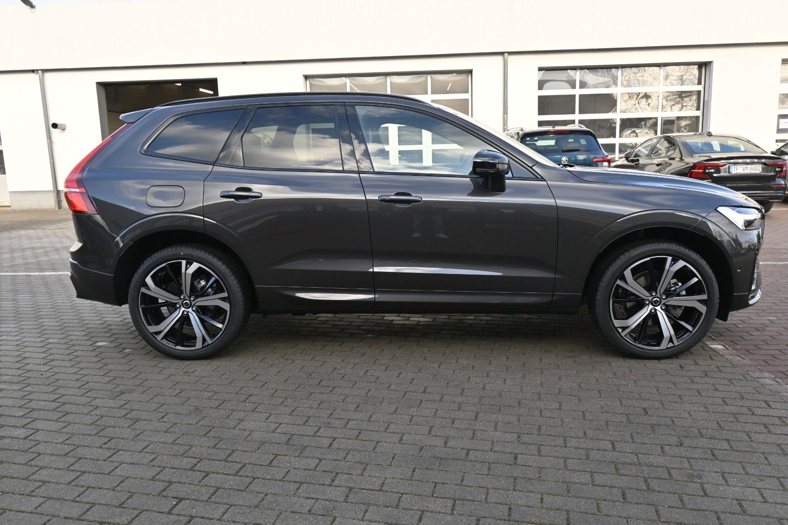 Volvo XC60 B5 AWD Plus Dark*H&K*FSHZG*360°*ACC*AHK