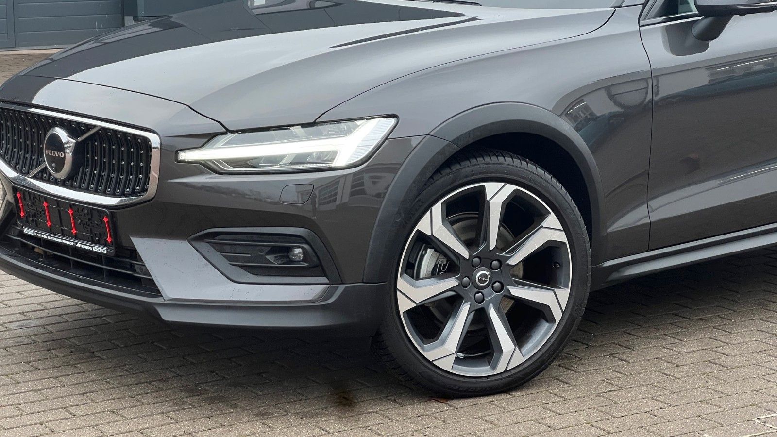 Volvo V60 CC B4 D Ultimate AWD*B&W*360°*SH*MASSAGE*
