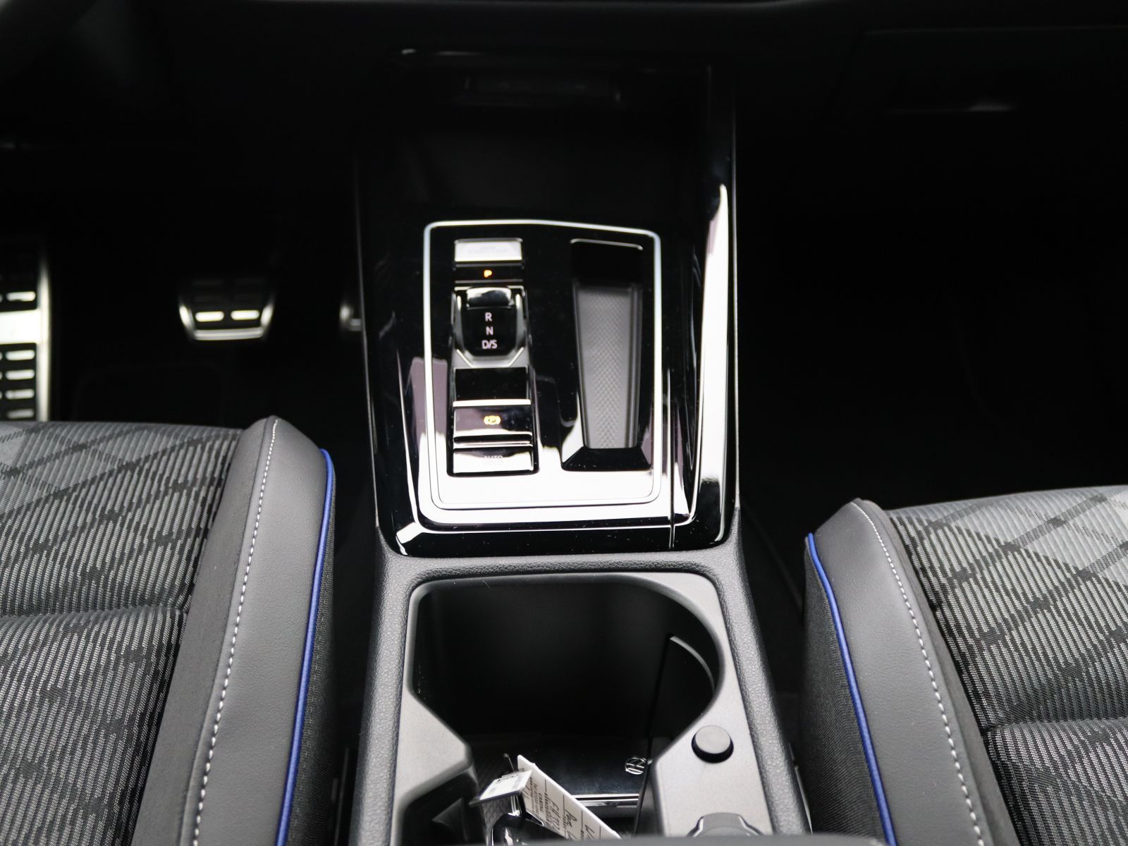 Volkswagen Golf R-Line 2.0 TDI DSG/ Matrix, AHK, 360°Kamera