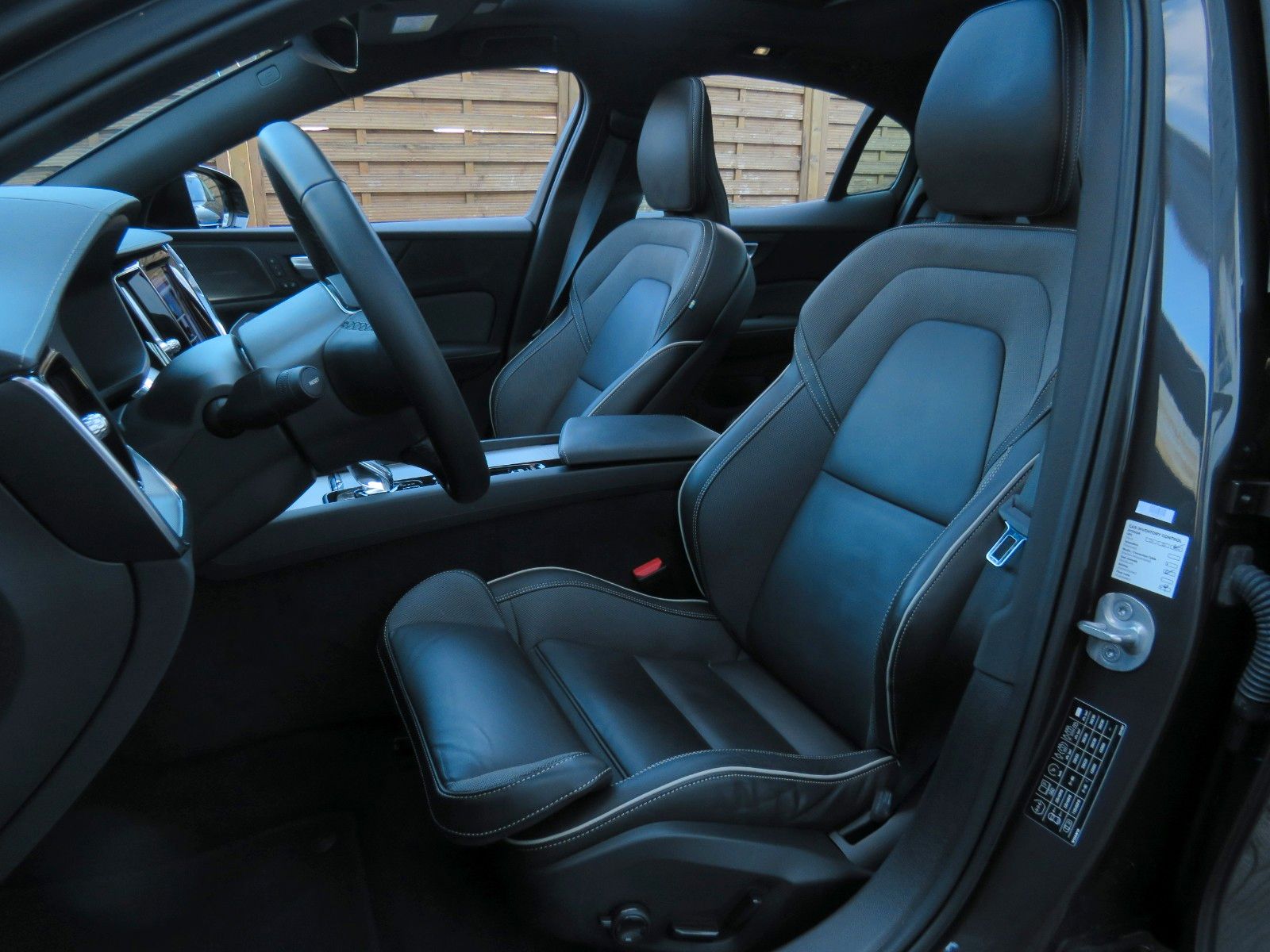 Volvo S60 Ultimate Dark AWD // Pano, Pilot, 360°