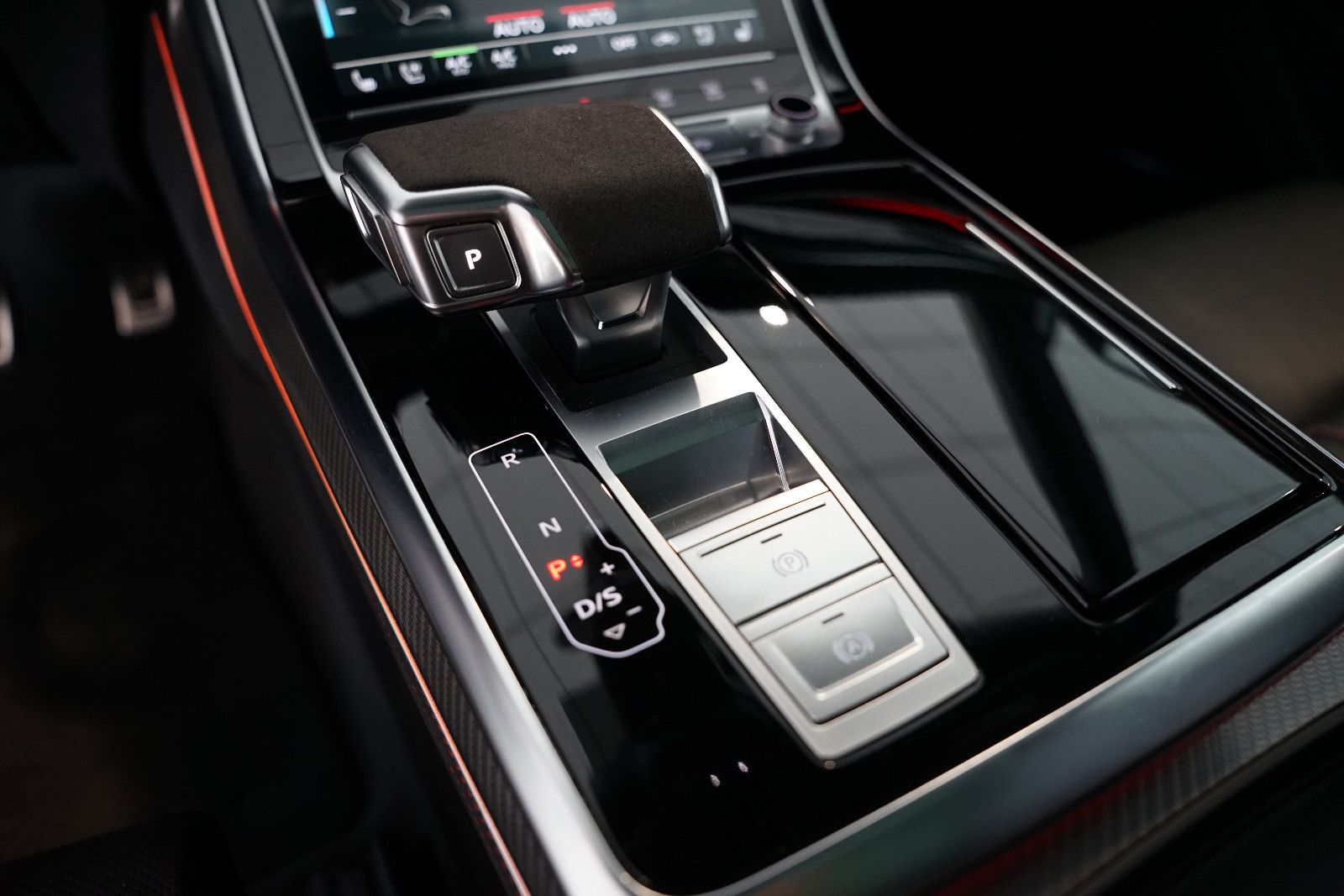Audi RSQ8 | HuD | Keramik | Pano | 305 km/h | 23"