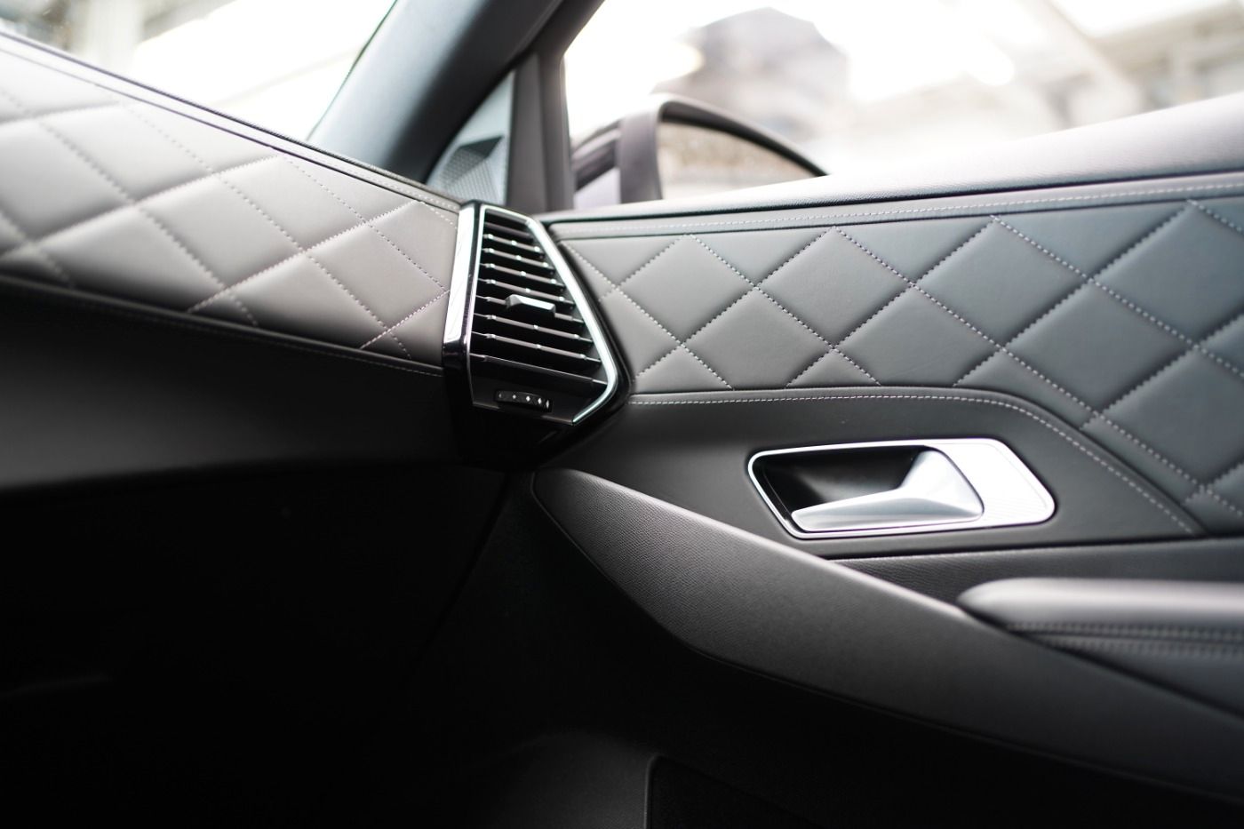 DS Automobiles DS7 Crossback E-Tense 4x4 300 Ligne Noire