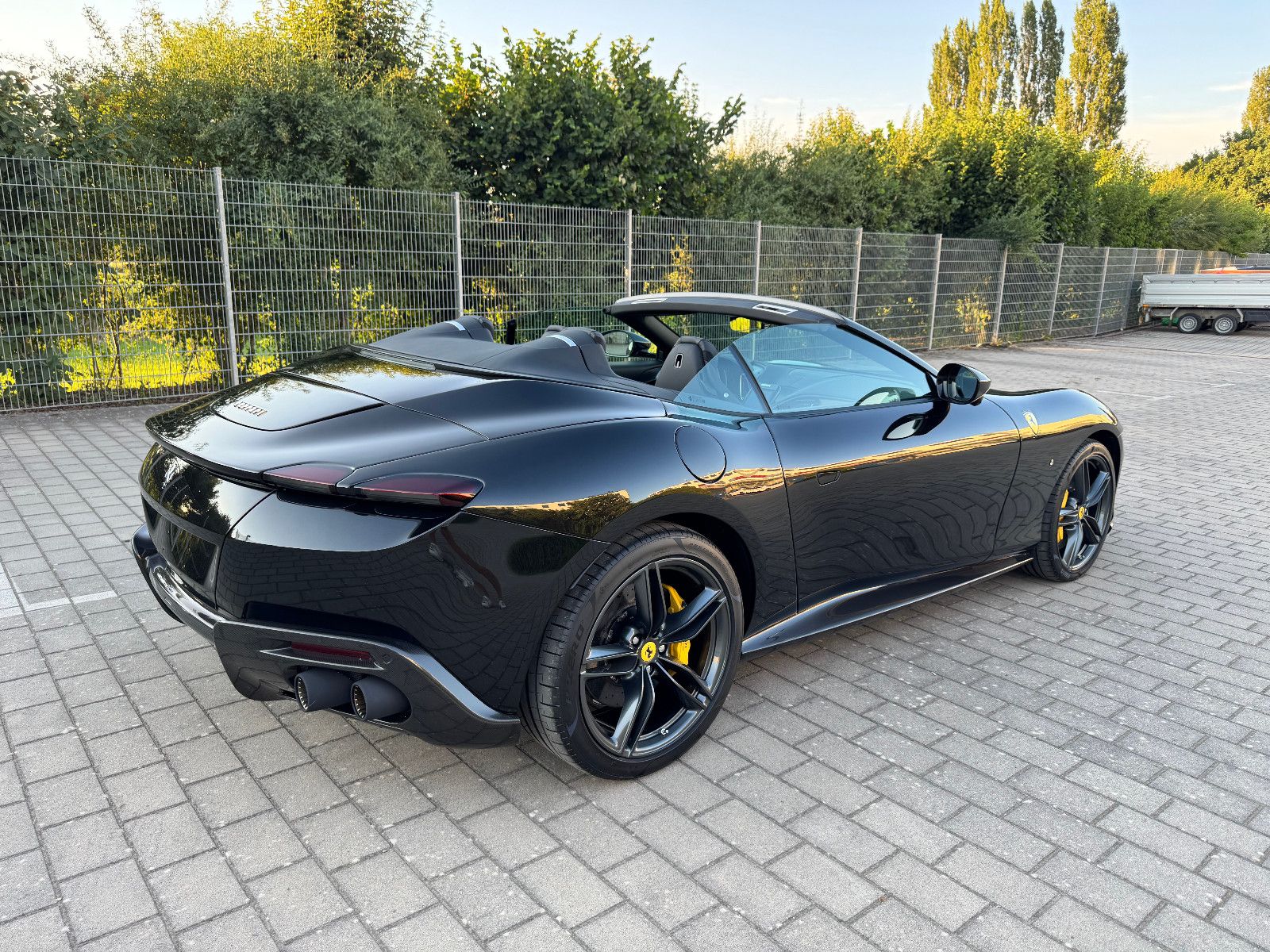 Ferrari Roma Spider - Samsaru's Car Outlet