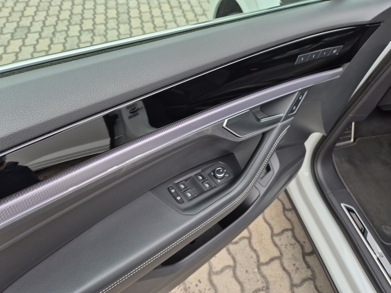 Volkswagen Touareg TDI R-Line 4M - Samsaru's Car Outlet