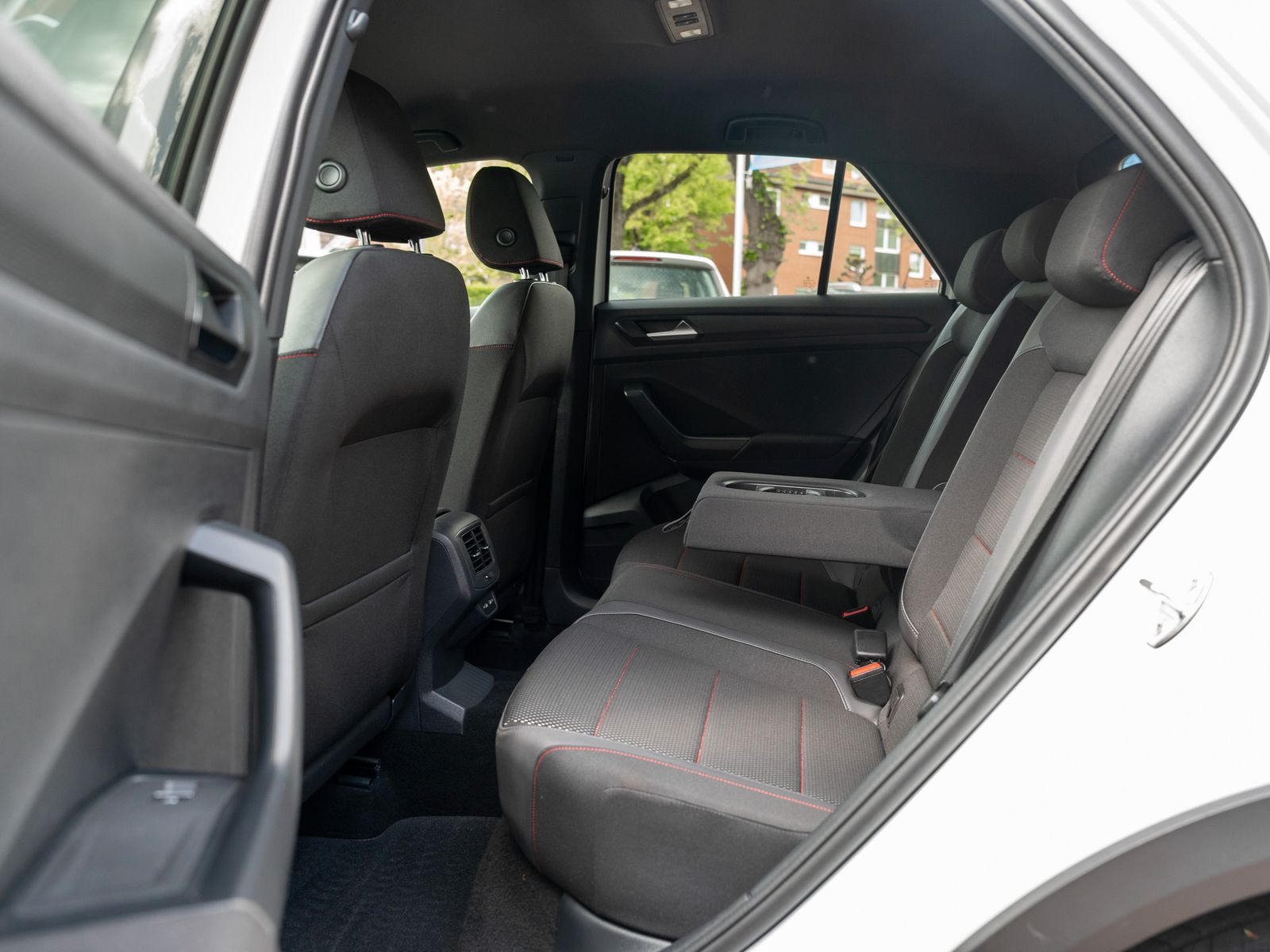 Volkswagen T-ROC Sport 1.5 TSI - Samsaru's Car Outlet